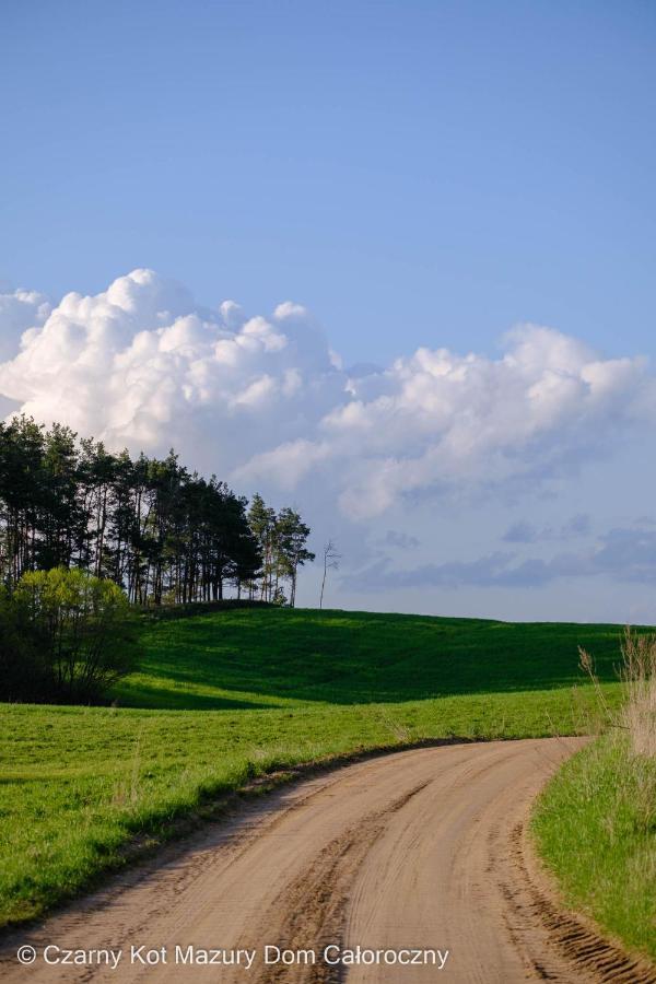 הוילה Malkinie Czarny Kot Mazury Dom Caloroczny מראה חיצוני תמונה