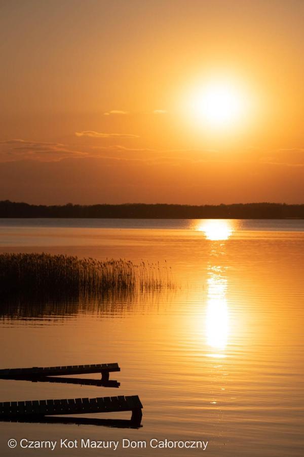 הוילה Malkinie Czarny Kot Mazury Dom Caloroczny מראה חיצוני תמונה