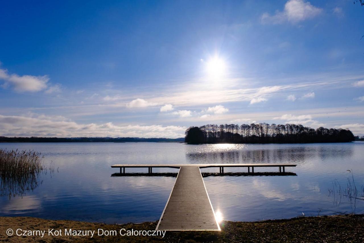 הוילה Malkinie Czarny Kot Mazury Dom Caloroczny מראה חיצוני תמונה