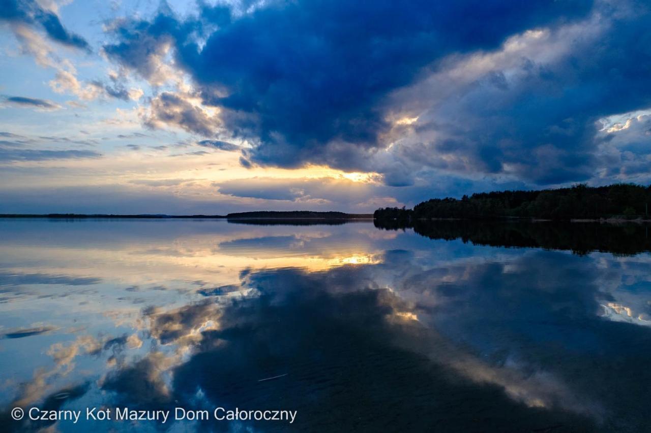 הוילה Malkinie Czarny Kot Mazury Dom Caloroczny מראה חיצוני תמונה